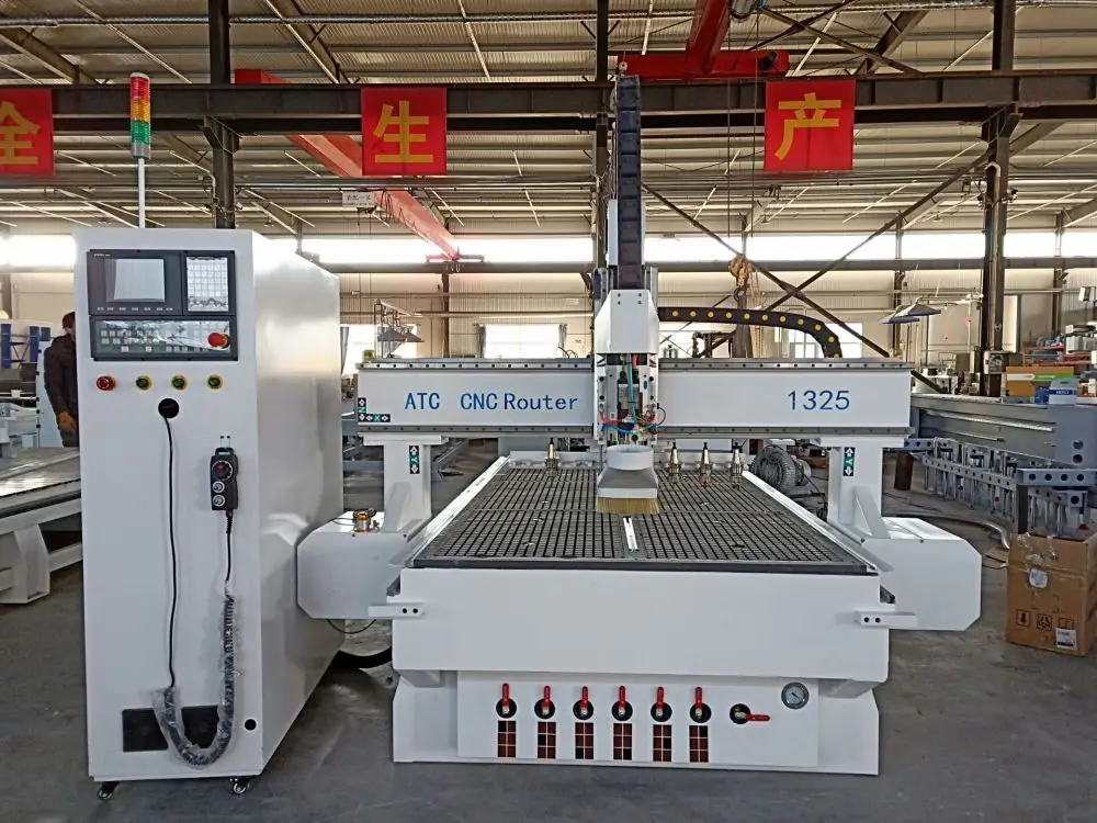 Automatyczna wymiana narzędzi Router Cnc Atc 1325 Rzeźba w drewnie Maszyny do obróbki drewna Cnc na sprzedaż Praca robocza