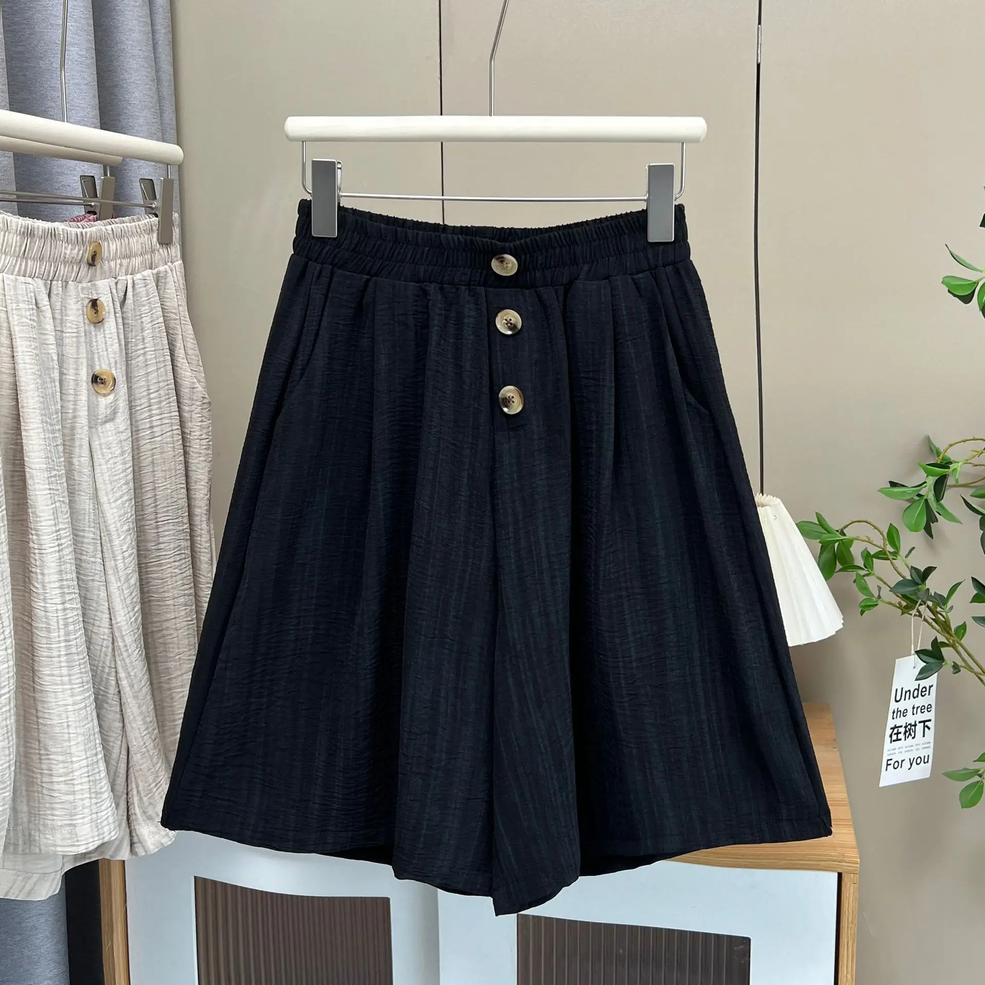 

Plus Size Shorts Summer New Style 100KG Simple And Thin Three Button With Elastic Waists Hot Pants 8584