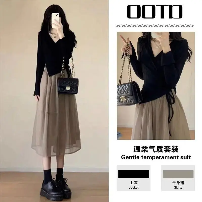 

Top Skirt Set Women's Spring and Autumn New Design Sense Slim-fit Knitted Cardigan Two-piece Set