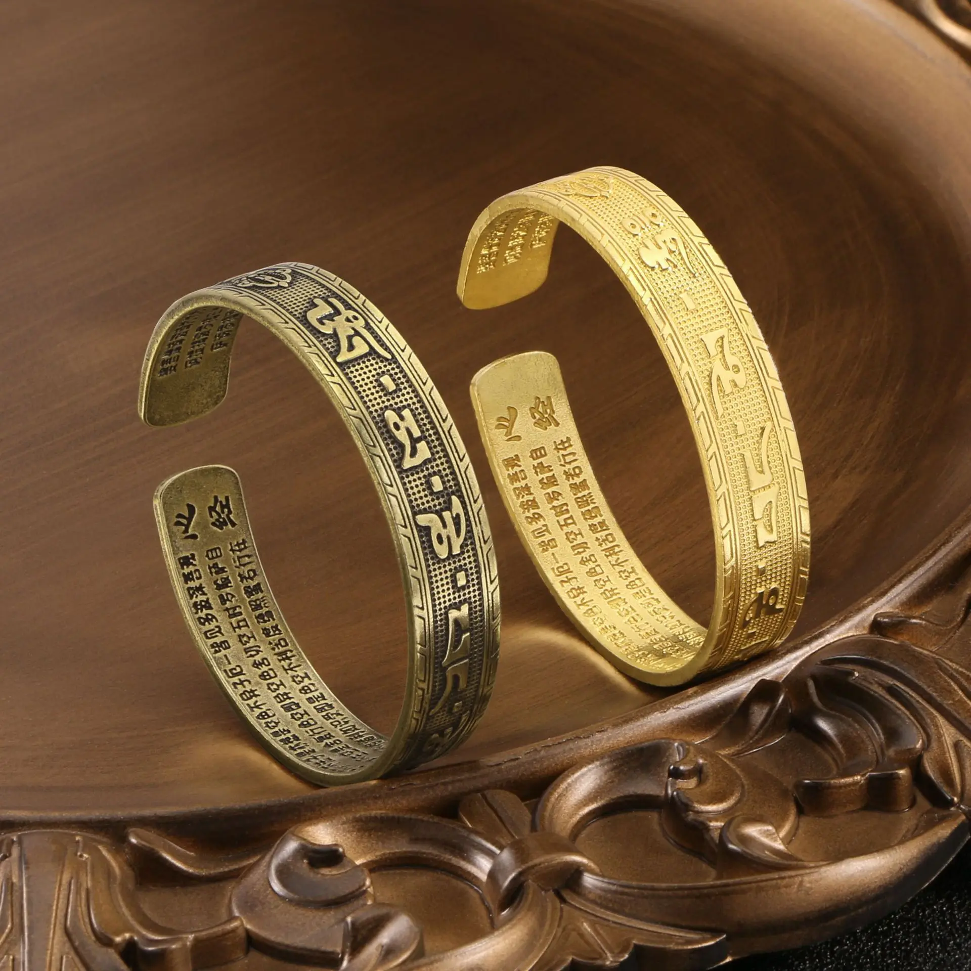 Nepal Handmade Vintage Brass Bracelet Six-word Mantra Men and Women Tibetan Buddhist Sutra Engraved Lucky Open Bangles Jewelry