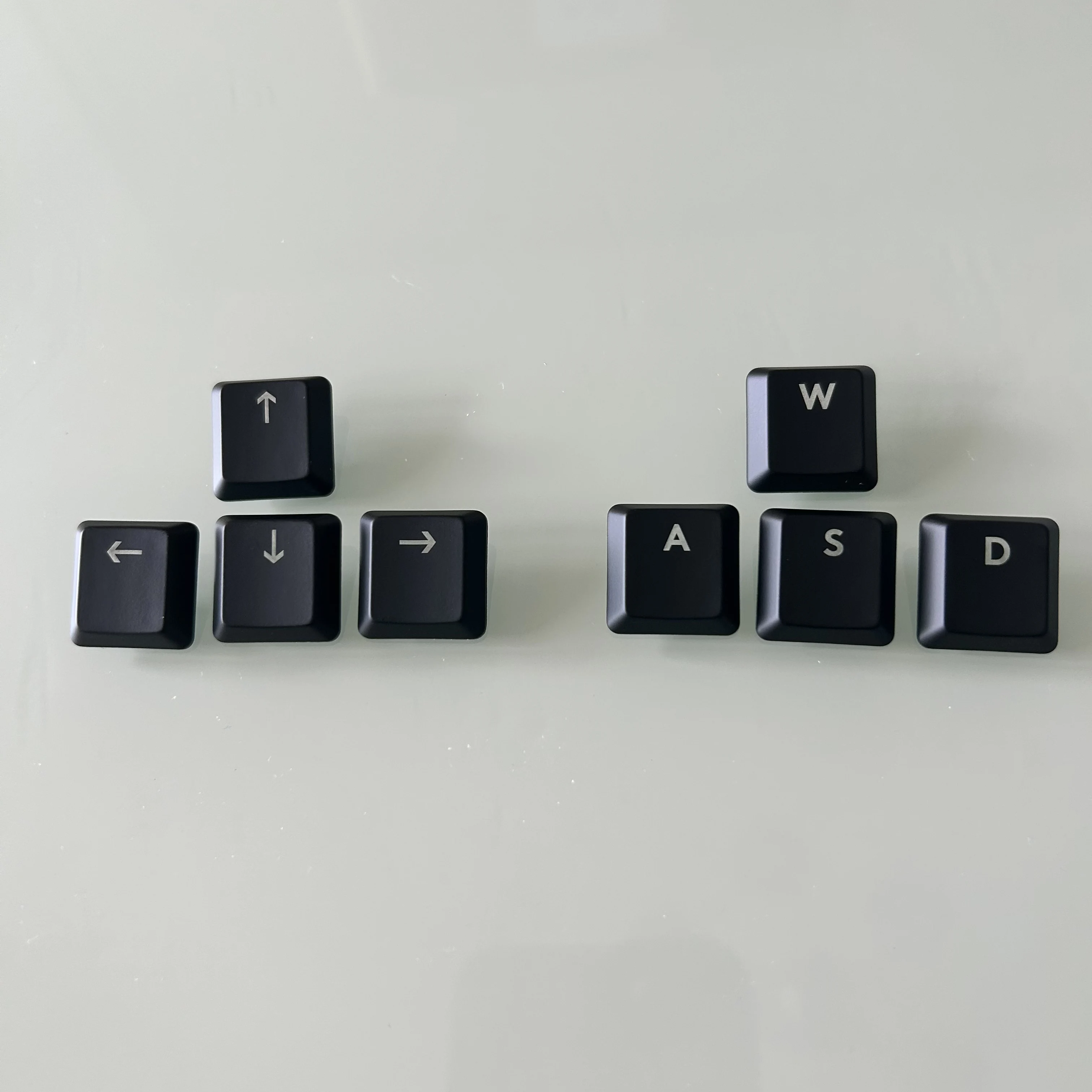 

ASDW, arrow keys, FN keys, European shift replacement keycaps for Logitech G913/G915/TKL mechanical keyboards (black/white)