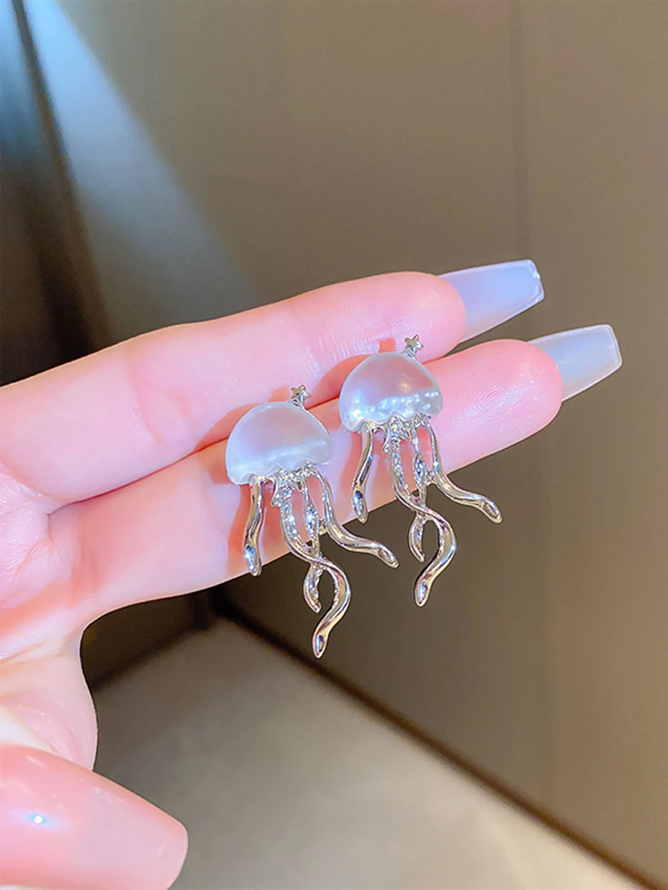 1 pair of jellyfish earrings fashion creative design sense earrings small South Korea Dongdaemun opal fringe earrings