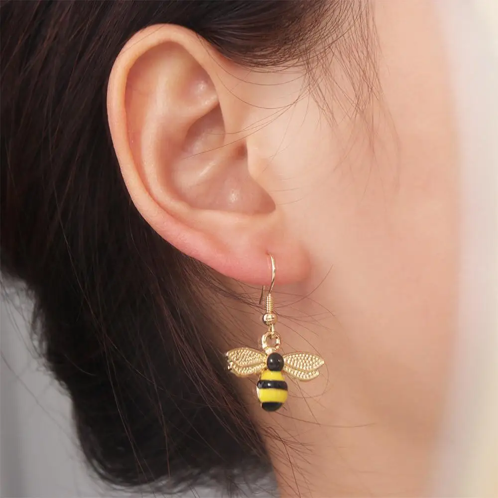 Unique Alloy Bee Earrings Insectoid Appearance Asymmetric Structure Eardrop Cute Color Texture Honeycomb Earrings Daily Wear