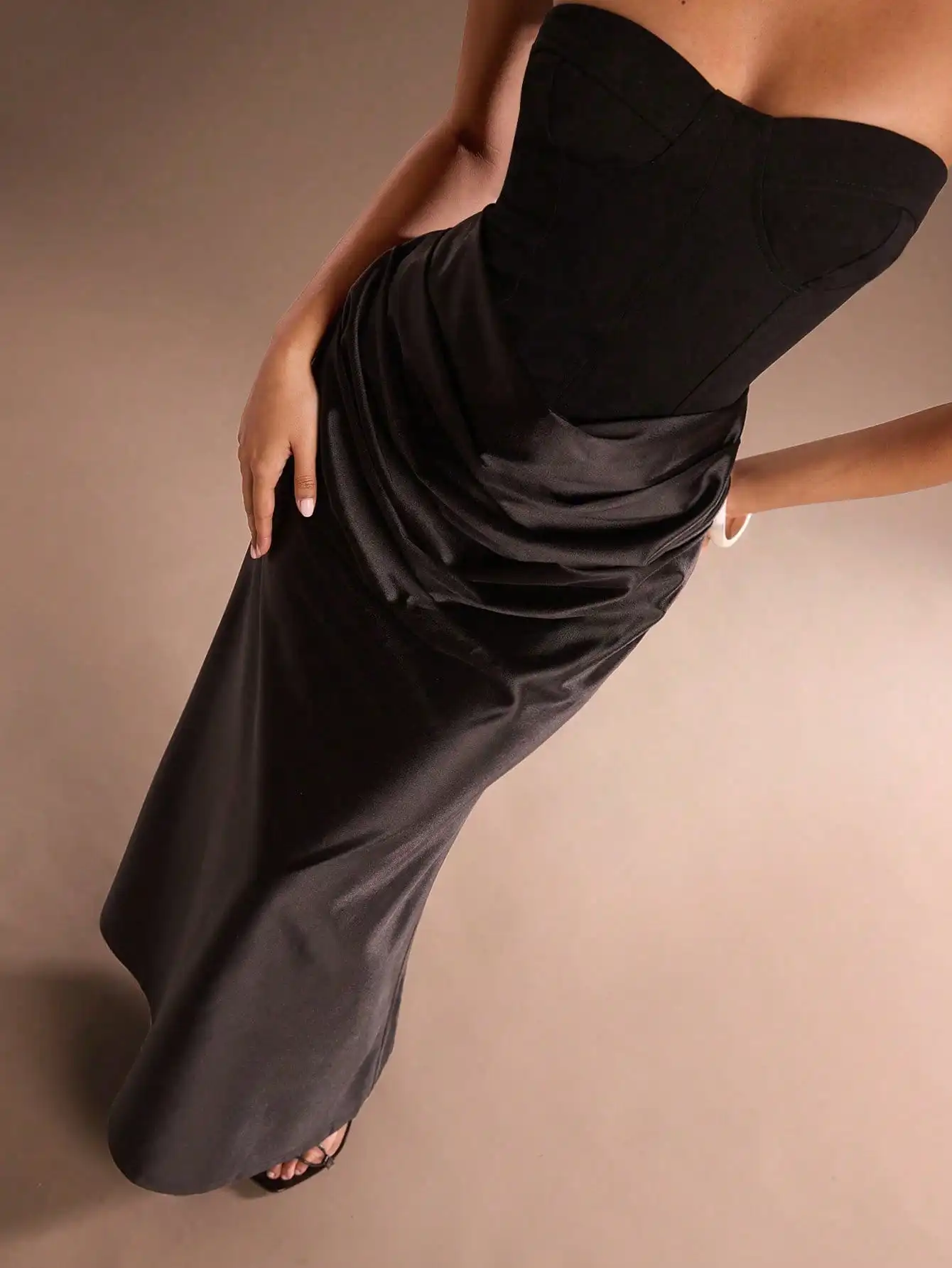 

Черное атласное платье-русалка без бретелек с драпировкой, элегантное вечернее платье