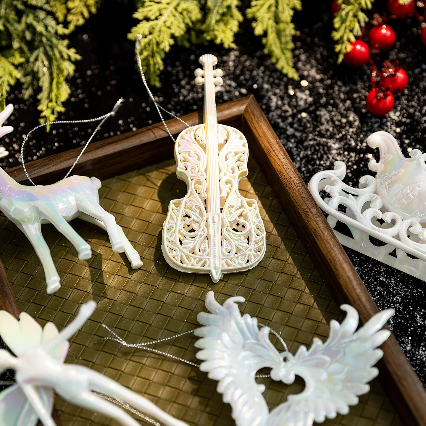 زينة شجرة عيد الميلاد الجديدة، زينة معلقة على شكل ملاك غزال أبيض، إكسسوارات لامعة ملونة لعيد الميلاد