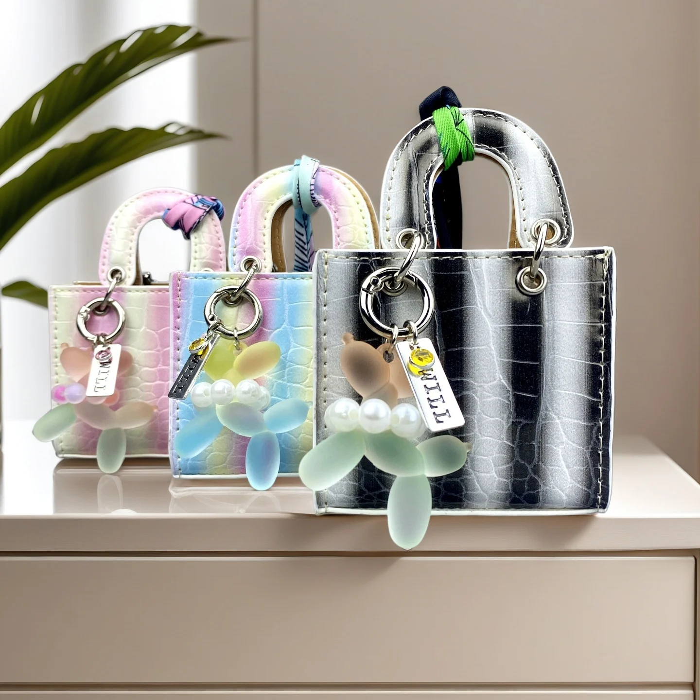 Mini PU-Leder Taschenanhänger, Regenbogenfarbene Mini-Tasche mit Farbverlauf-Ballonhund-Schlüsselanhänger-Set für Ohrhörer/Ladekabel/Geschenk – Detail 4