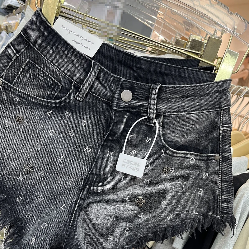 Short en denim taille haute avec lettres biscuits pour femme, ourlet effiloché à la mode, jambe large, pantalon chaud, jean court femme, été 2024