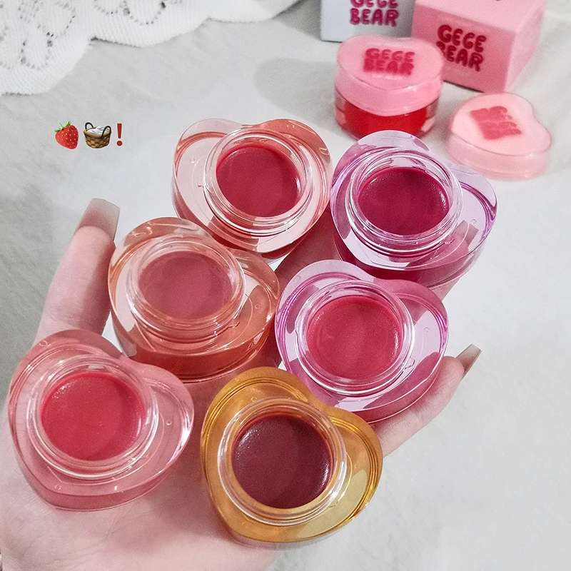 Szminka Gege bear o kształcie serca nawilża, jest jedwabista, delikatna, lekka i łatwa w aplikacji.