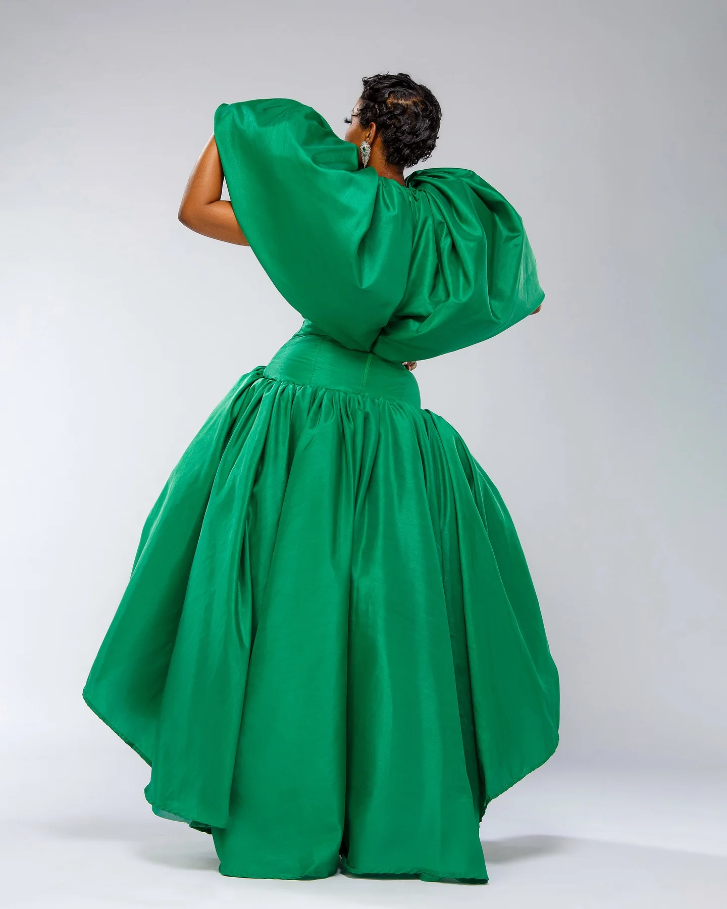 2026 Fashionable Green Satin High Low Maxi Dress with Bubble Short Sleeves Draped Detail for Women Formal Party Wear