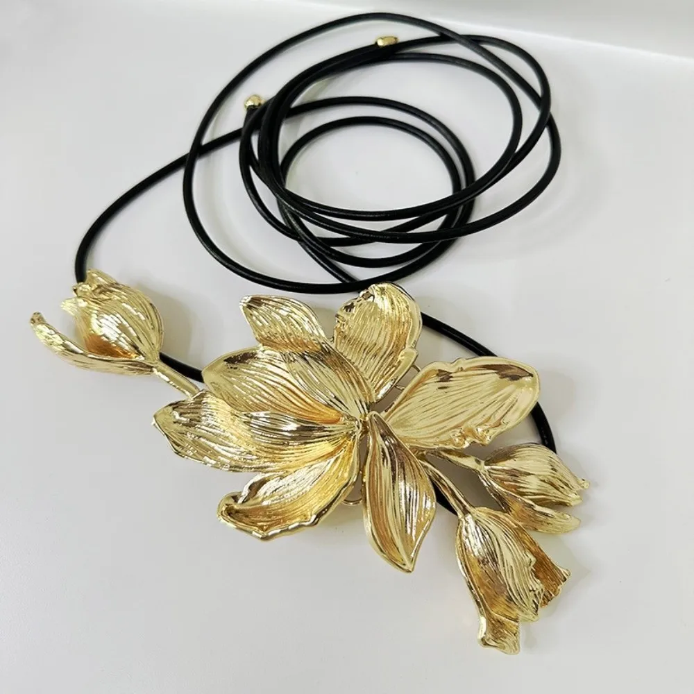 حزام توليب ذهبي قابل للتعديل متعدد الاستخدامات مصنوع من خليط معدني من البولي يوريثان على شكل زهرة معدنية وحزام خصر فضي وحزام مبالغ فيه للحفلات