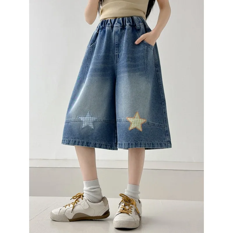 Calças Jeans Infantis Spot Girls Star Curved Knife Verão 2026 Novas Calças Casuais Pentagrama Sete Quartos Modernas e Estilosas