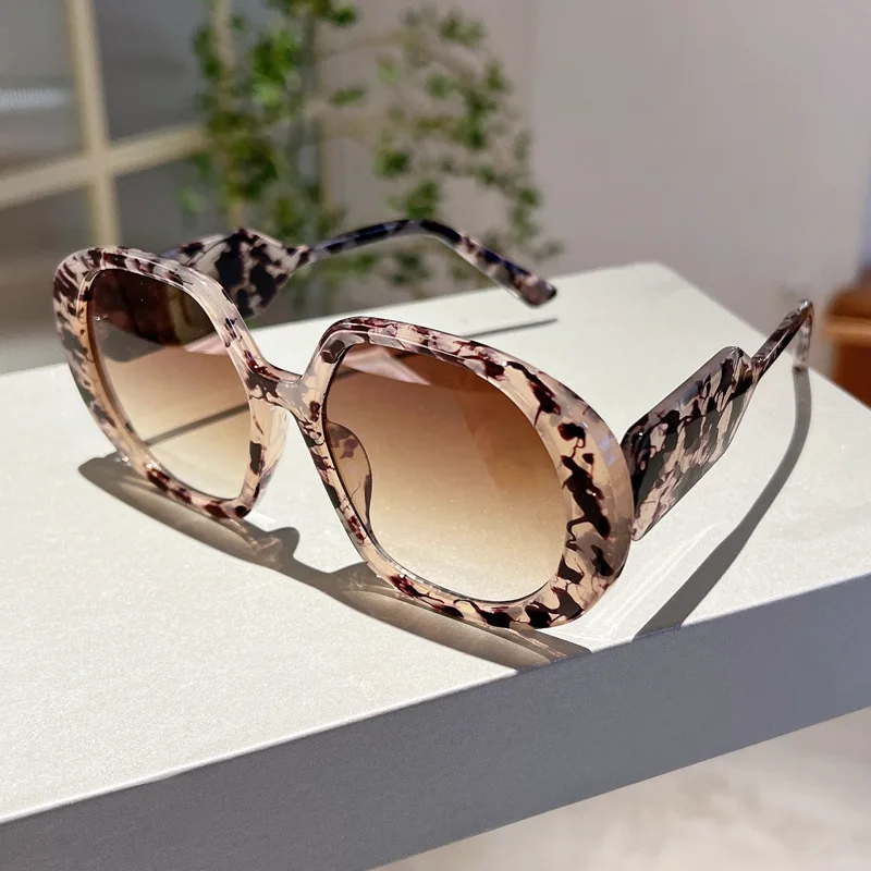 Luxury Brand Designer Big Frame Sunglasses Women Vintage Fashion Round Sun Glasses Trending Punk Oversized Elegant Shades UV400