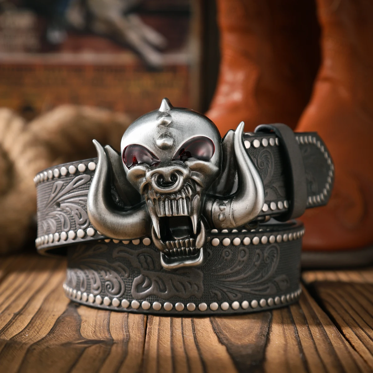 Ein lässiger und retroer Gürtel, ein Taillenaccessoire für Kleidung im Western-Stil, Metallschnalle, PU-Gürtel, geeignet für Männer und Frauen. – Detail 7
