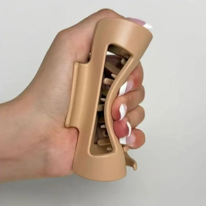 

Безопасная мягкая силиконовая заколка-зажим в форме акулы для защиты от ударов и падений на затылке, женская заколка для волос, улучшенное качество