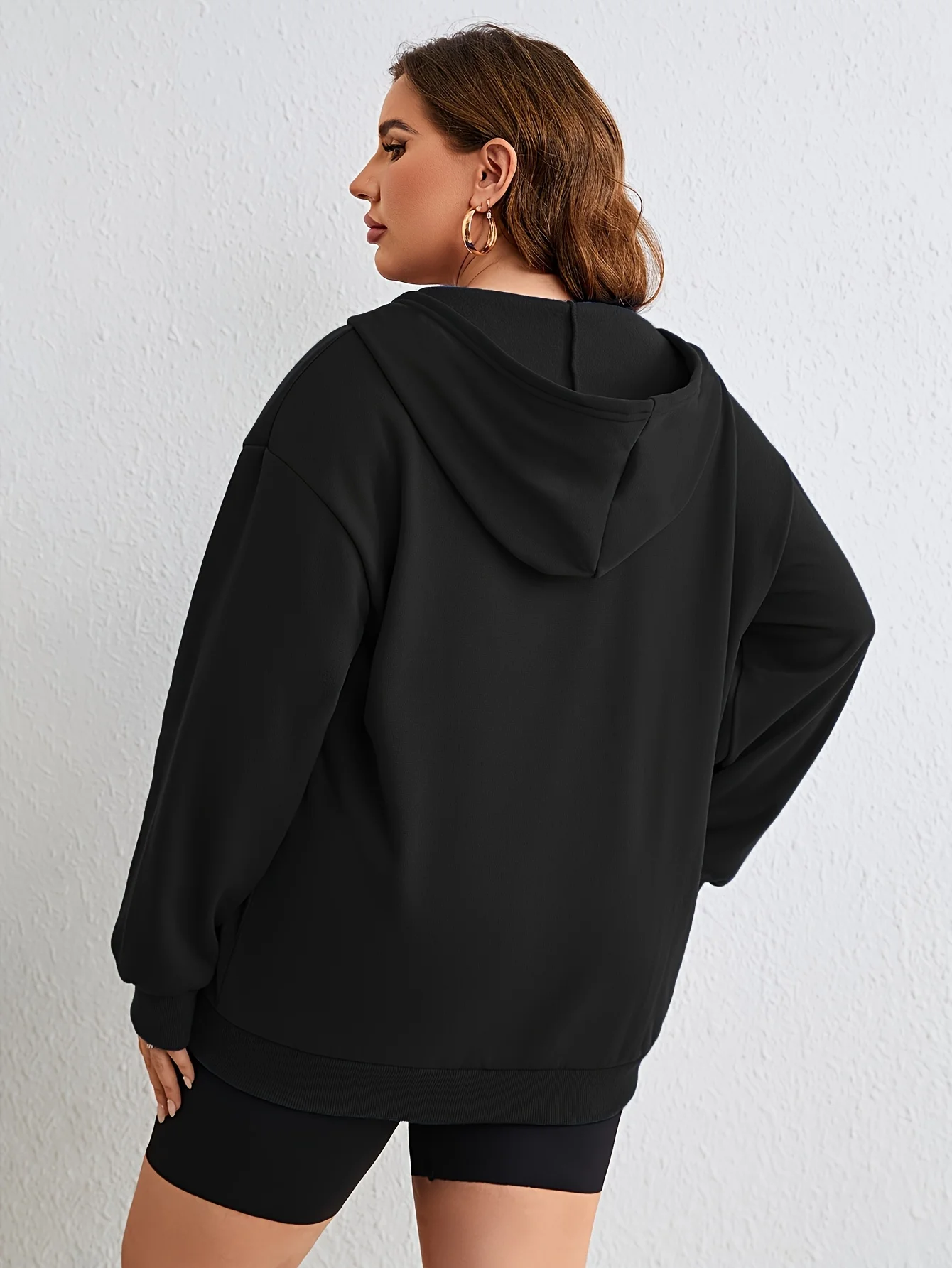 سويت شيرت رياضي فضفاض كاجوال بلون سادة متوسط الطول مع قلنسوة وأكمام طويلة للنساء في الخريف والشتاء #2
