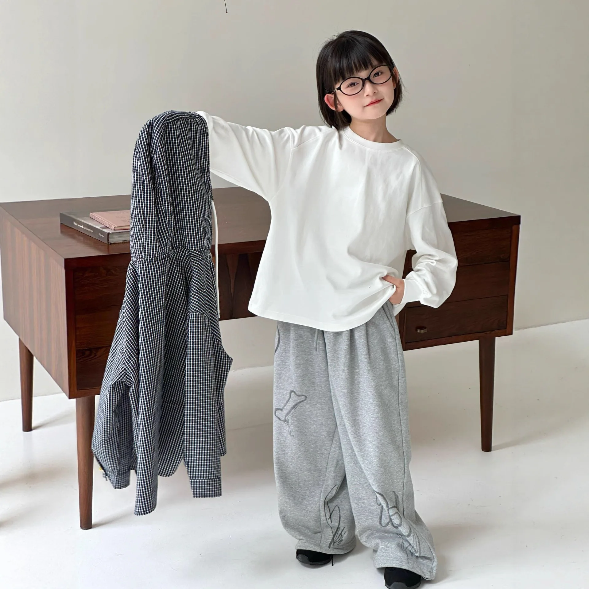 

2025 Autumn New Children's Versatile Solid Color T-shirt Children's Loose Casual Bottoming Shirt Foreign Style