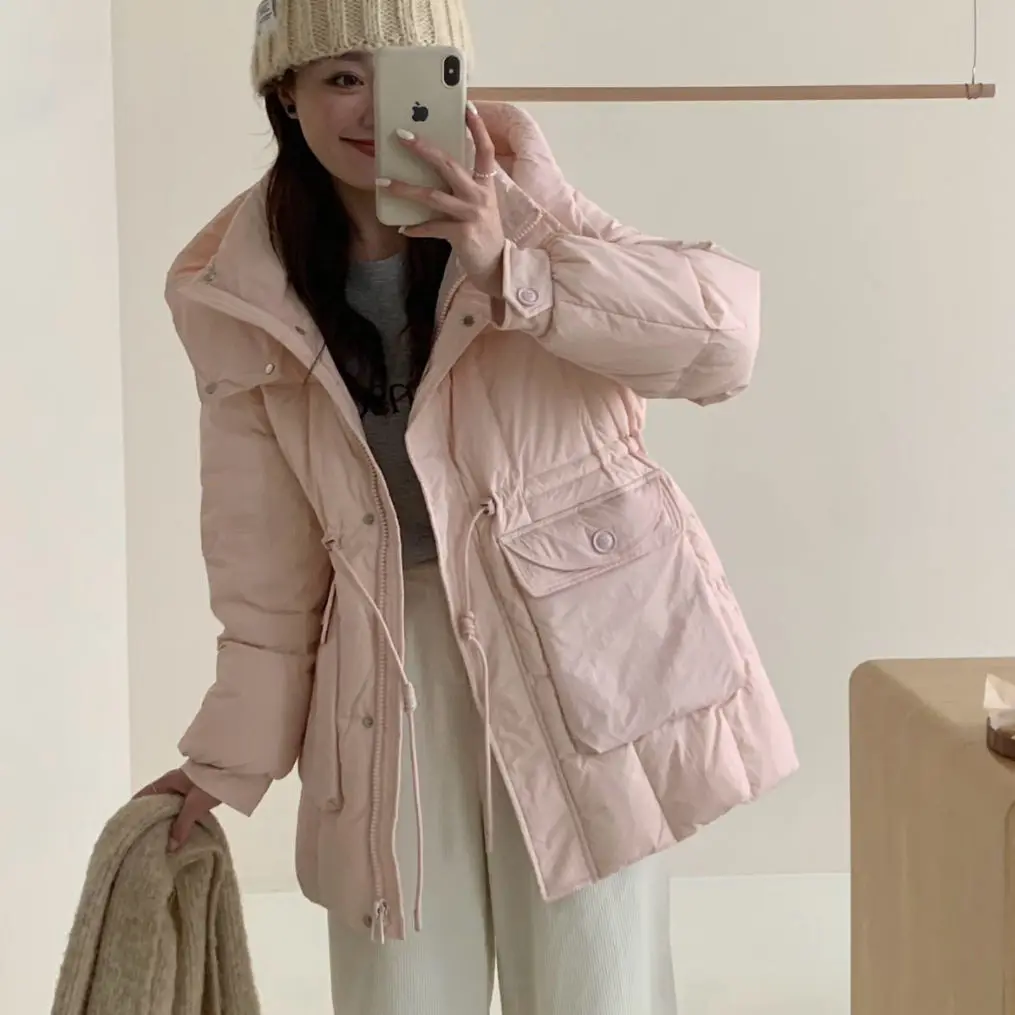 Nueva chaqueta de invierno para mujer, chaqueta de plumón de pato blanco de color caramelo a prueba de viento con capucha para ir al trabajo