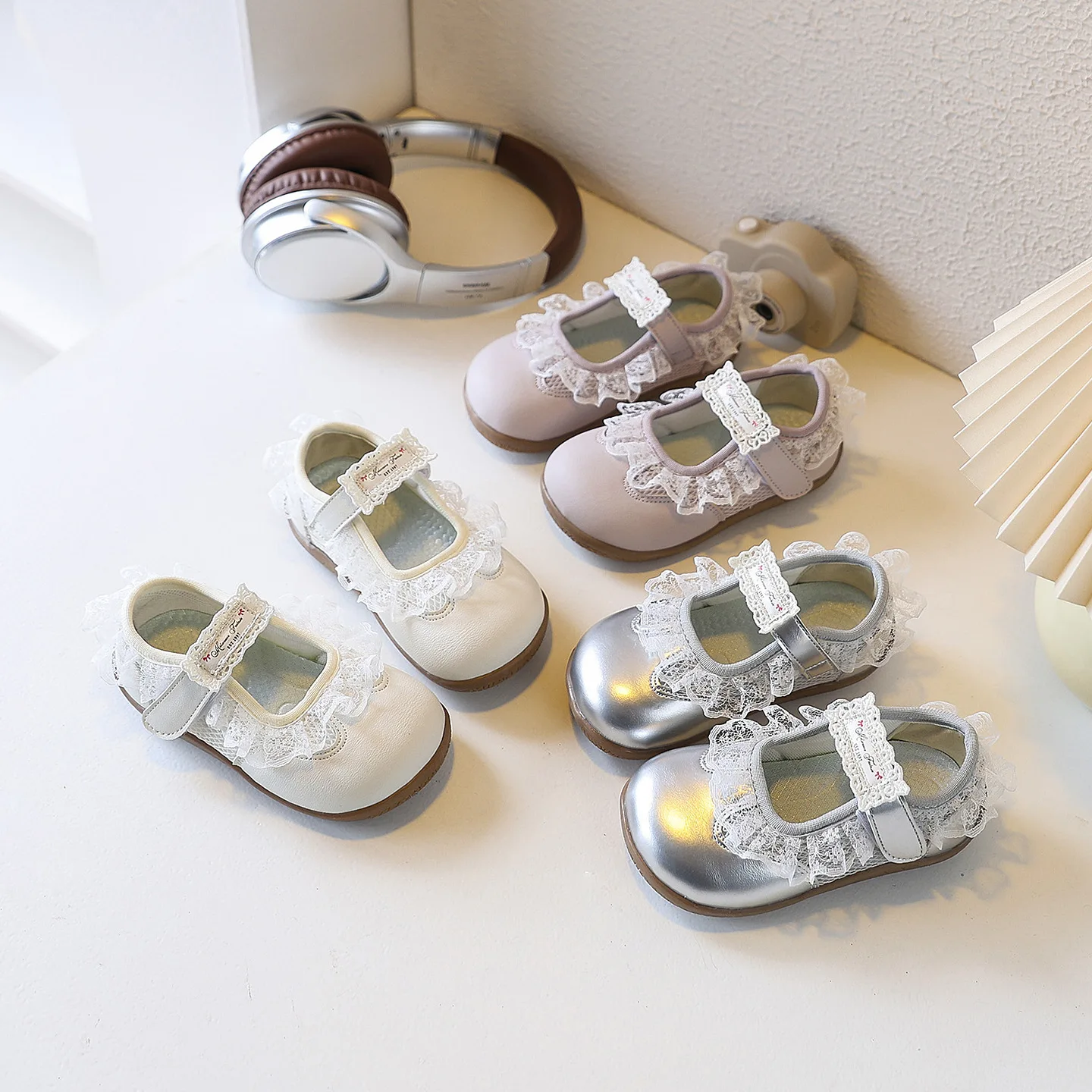 

Модные детские туфли для девочек 2026: Новые весенние кожаные туфли-лоферы с кружевом, универсальные, для школы и праздников