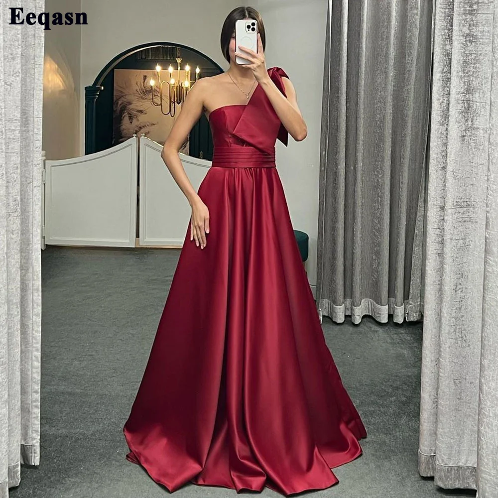 

Eeqasn Burgundy Satin Long Prom Party Gowns 2022 A Line One Shoulder Women Wedding Party Dress Pleats Bow Formal Evening Dress