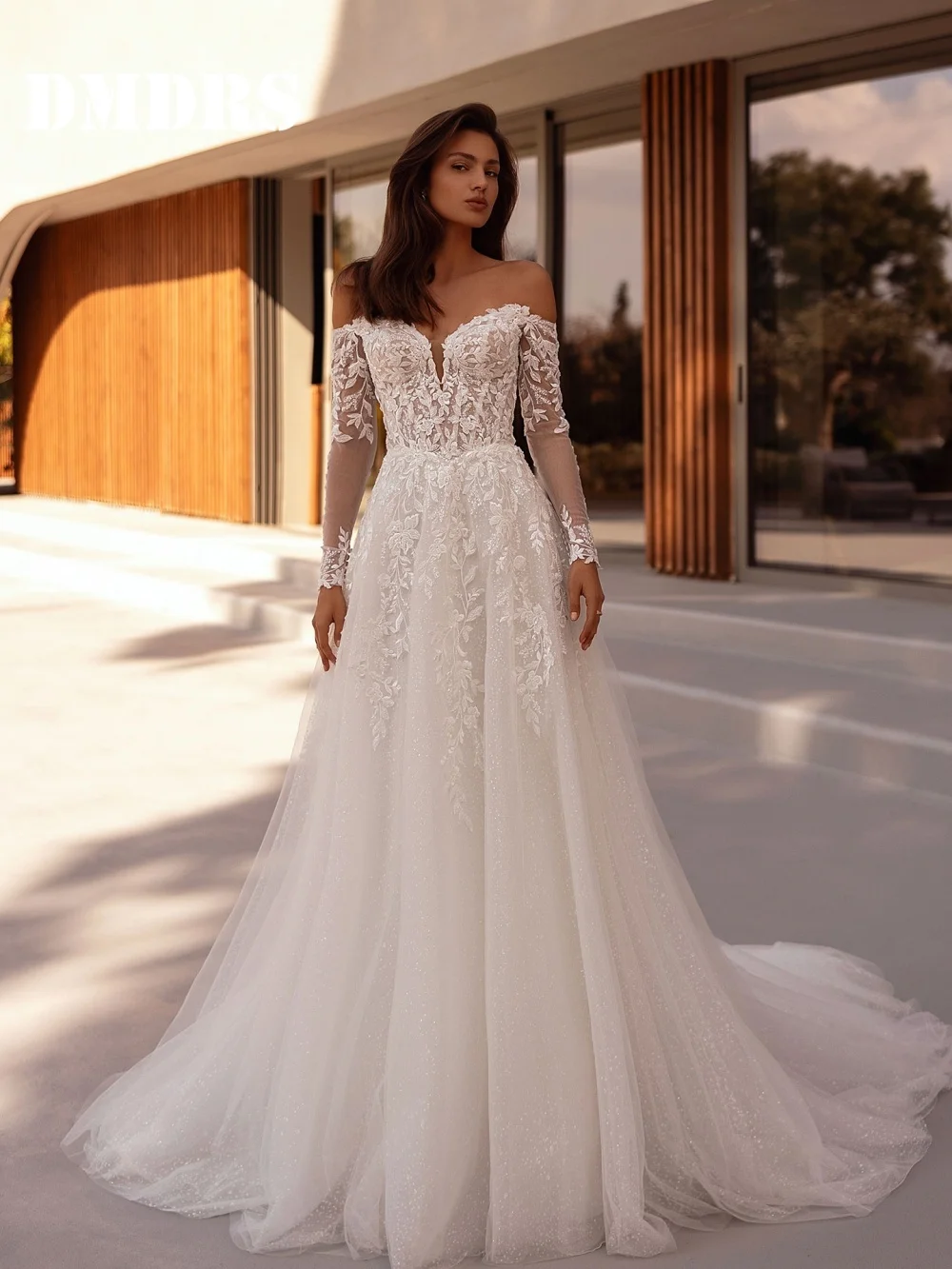

Charming Off-Shoulder Wedding Dresses Classic Appliqué Bridal Gowns Graceful Lace Floor-Length Wedding Gowns Vestidos De Novia