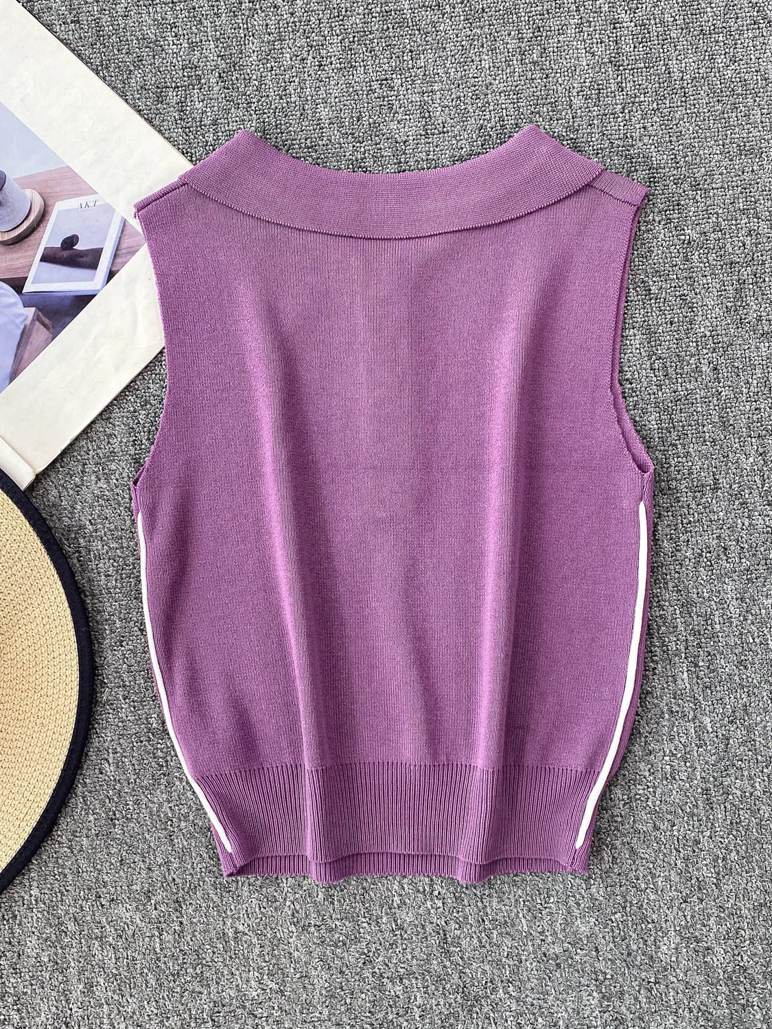 

Summer 2025 Women's Ne Knitwear Single Button Loose Slimming Vest Top Bla Striped Faionable Casual Commute Sle