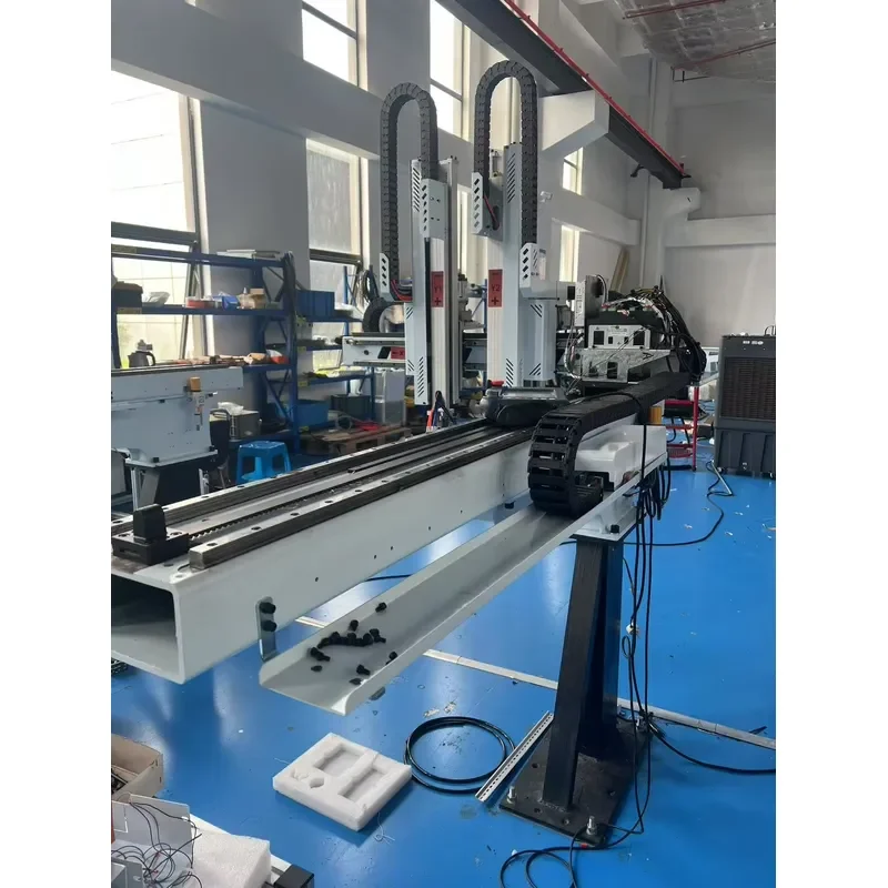 Forming Machine with Three-axis Extendable Linear for Picking up and Placing Plastic: LBDSR09WDS5P