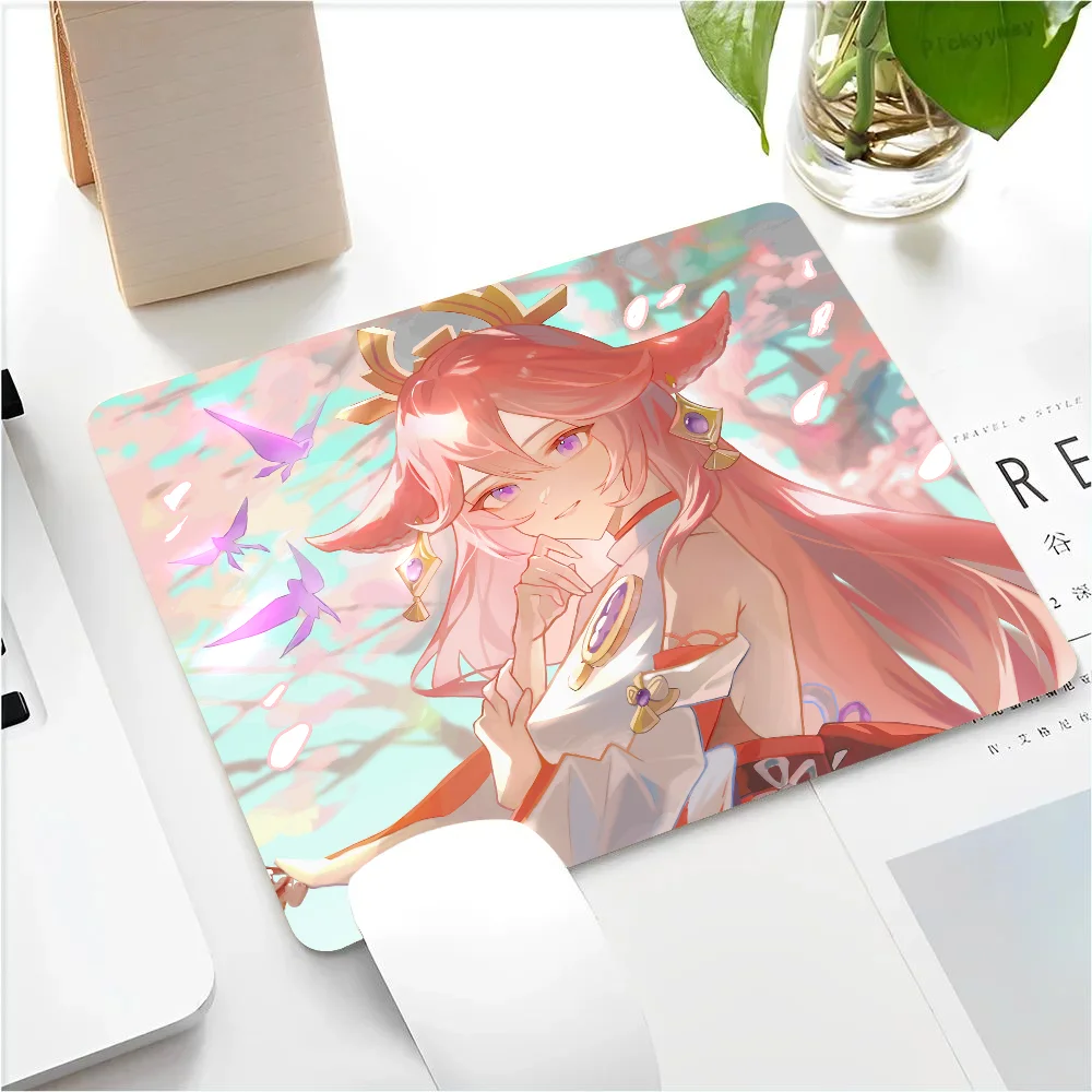 Yae Miko Genshin Impact Mousepad Small LockEdge Mouse Pad per giocatori Computer Desk Pad gomma antiscivolo