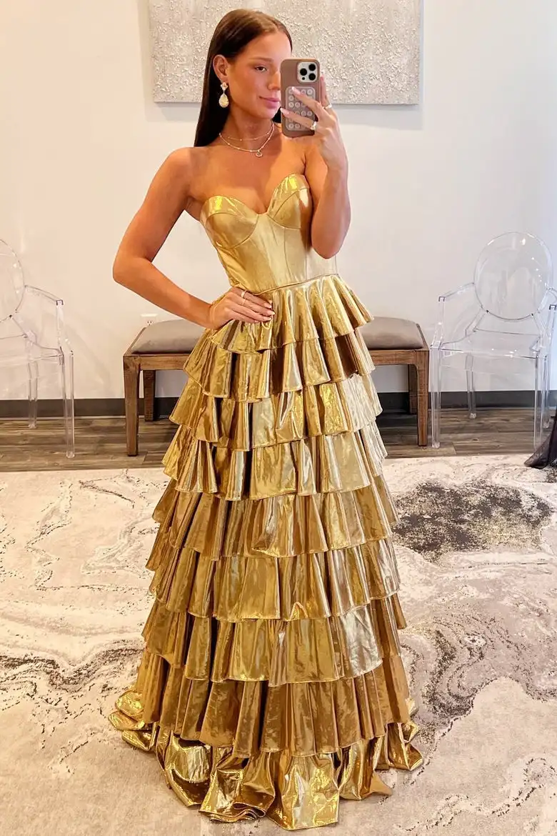 

Simple Strapless Ruffles Tiered Satin Prom Dress With Pleat A-Line Ball Gown Wedding Dress Evening Gown Sweep Train Formal Dress