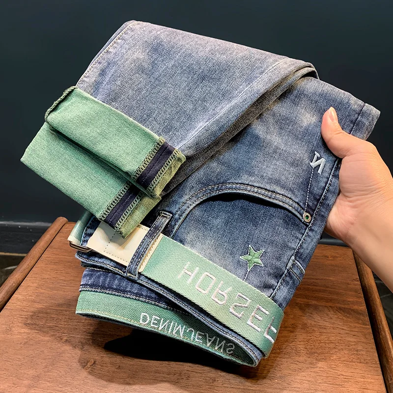 

Высококачественные мужские джинсы весна/лето 2025, тонкие укороченные брюки с вышитым принтом в Корейском стиле, эластичные маленькие укороченные брюки