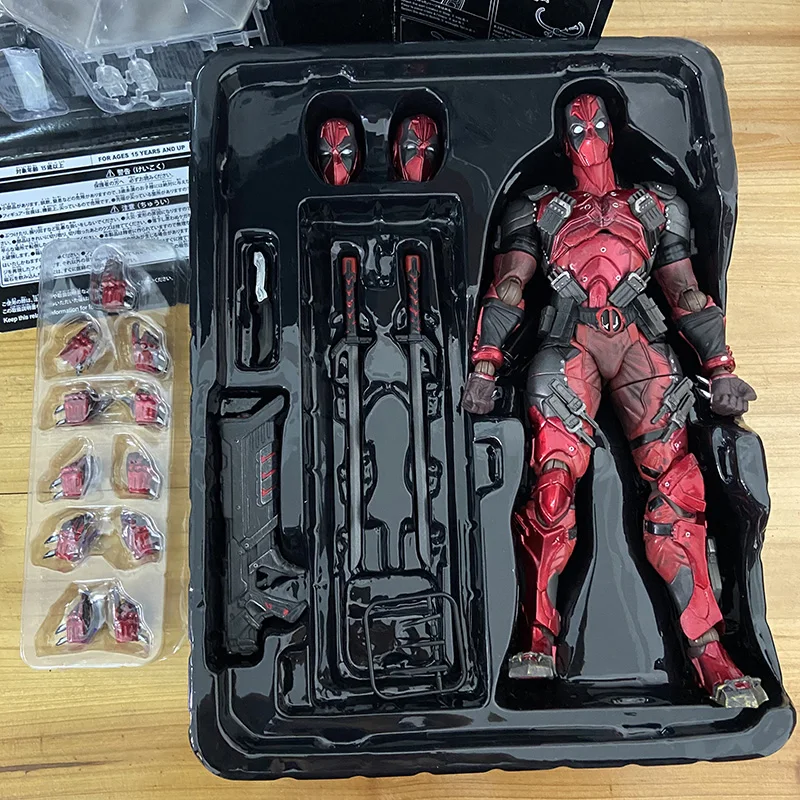 Play Arts Kai Deadpool Action Figure Super Hero Wade Winston Wilson BJD Figurine Collectable Model Toys Birthday Gift Decor 26cm