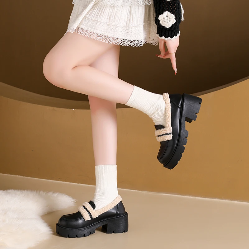 2025 جديد المرأة أحذية سميكة القاع شتاء دافئ صوف مبطن حذاء مسطح جولة تو المطاط وحيد الحلو نمط الأحذية #5
