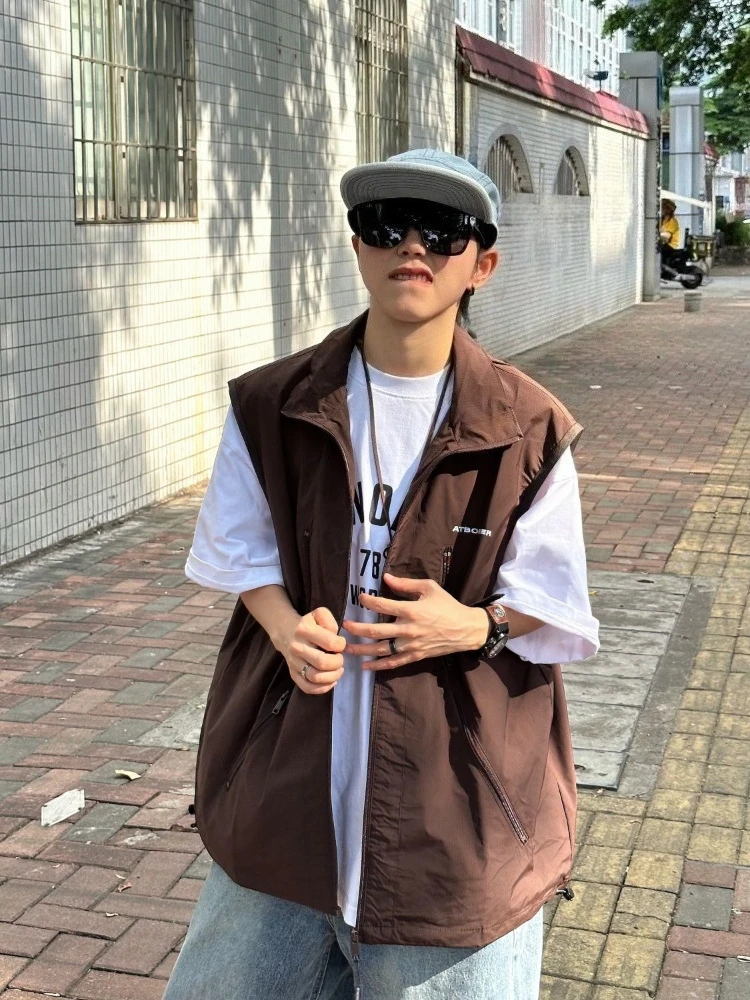 

Convertible American casual Vest with Drawstring Hem Standing Collar Mesh Lining Versatile Outdoor Urban Layering Piece