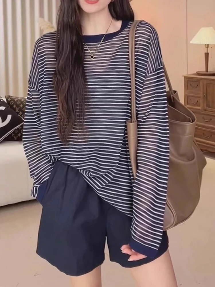 เสื้อยืดผ้าไหมกันแดด ทรงหลวม สไตล์ลำลอง ลายทาง ดีไซน์แฟชั่น ช่วยให้ดูผอม ทรงกลม ใส่สบาย เหมาะกับการเดินทาง สไตล์เกาหลี