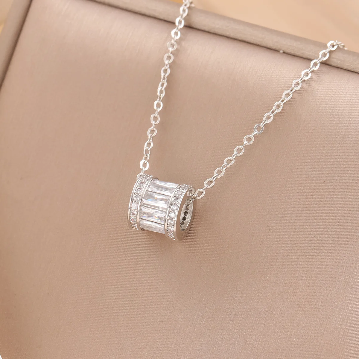 

Новая мода ювелирные изделия из стерлингового серебра 925 пробы, круглый шар, простой изысканный женский дикий кристалл, цепочка на ключицы, кулон, ожерелья XL059