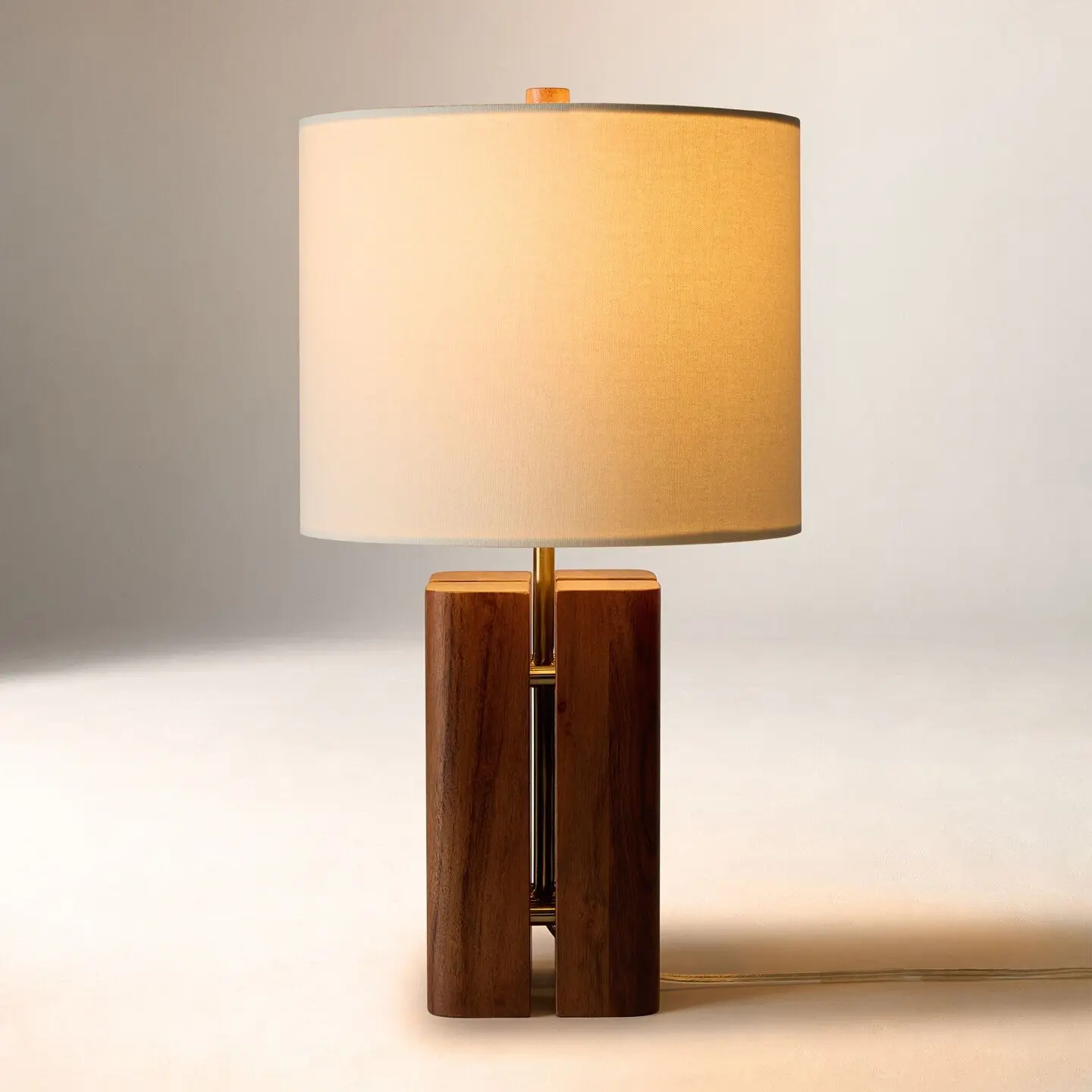 American Simple Retro Solid Wood Table Lamp, Medieval High-end High-end Bedroom Bedside Lamp, Living Room Decoration
