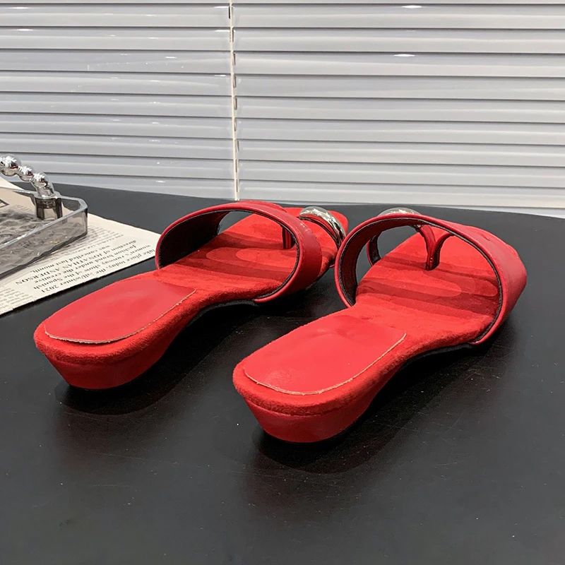 

Женские тапочки с зажимом, новые летние модные красные сандалии на низком каблуке с квадратным носком, трендовые летние дизайнерские шлепанцы 2025 года, женская обувь
