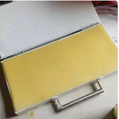 The hand-pressed nest foundation machine can continuously press the middle bee aluminum alloy water-cooledheat dissipation plate