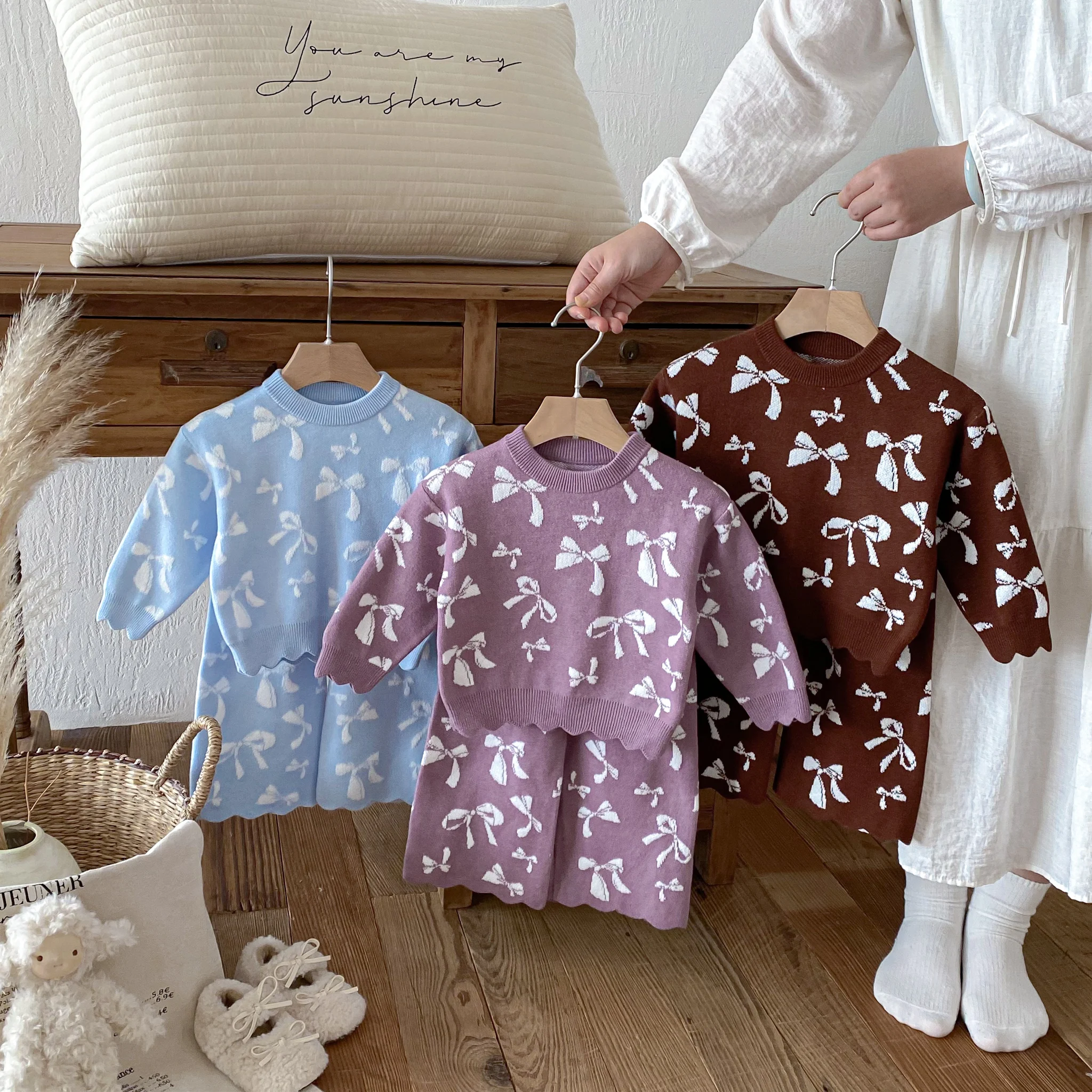 Koreanischer Stil 2026 Frühling und Herbst Mädchen Strickpullover-Set mit Schleifenhose, Zweiteiliges Outfit für Babymädchen – Detail 3