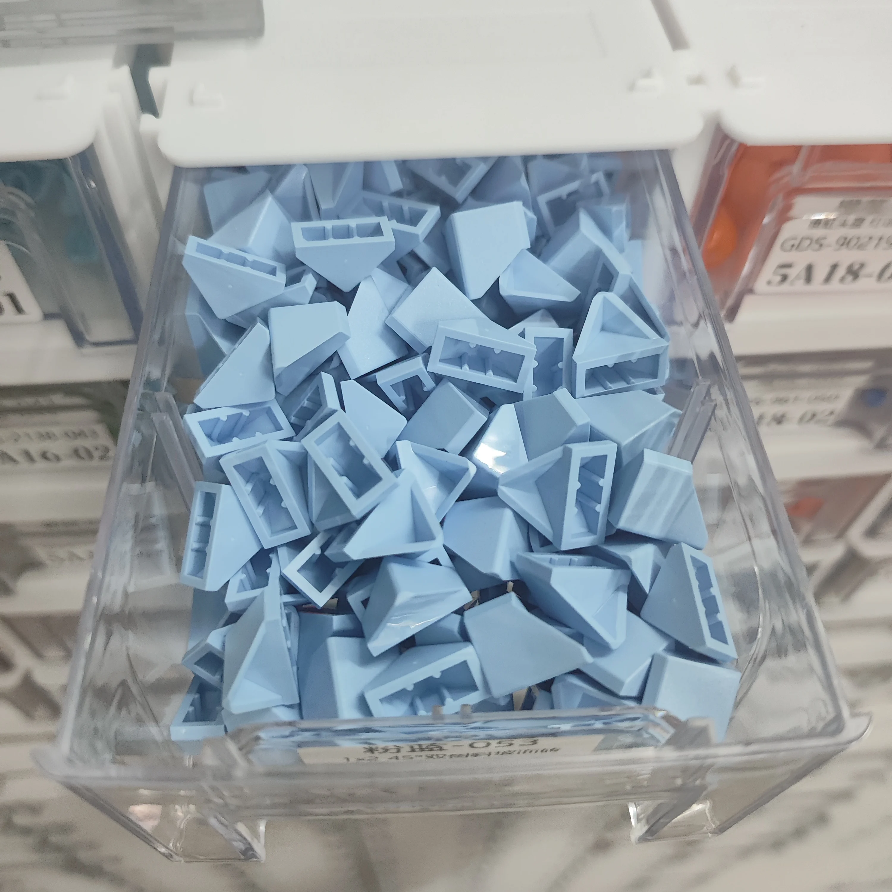 Строительные блоки Gobricks, часть GDS-1063, совместимая с наклоном 3049, 45 2 x 1, двойная