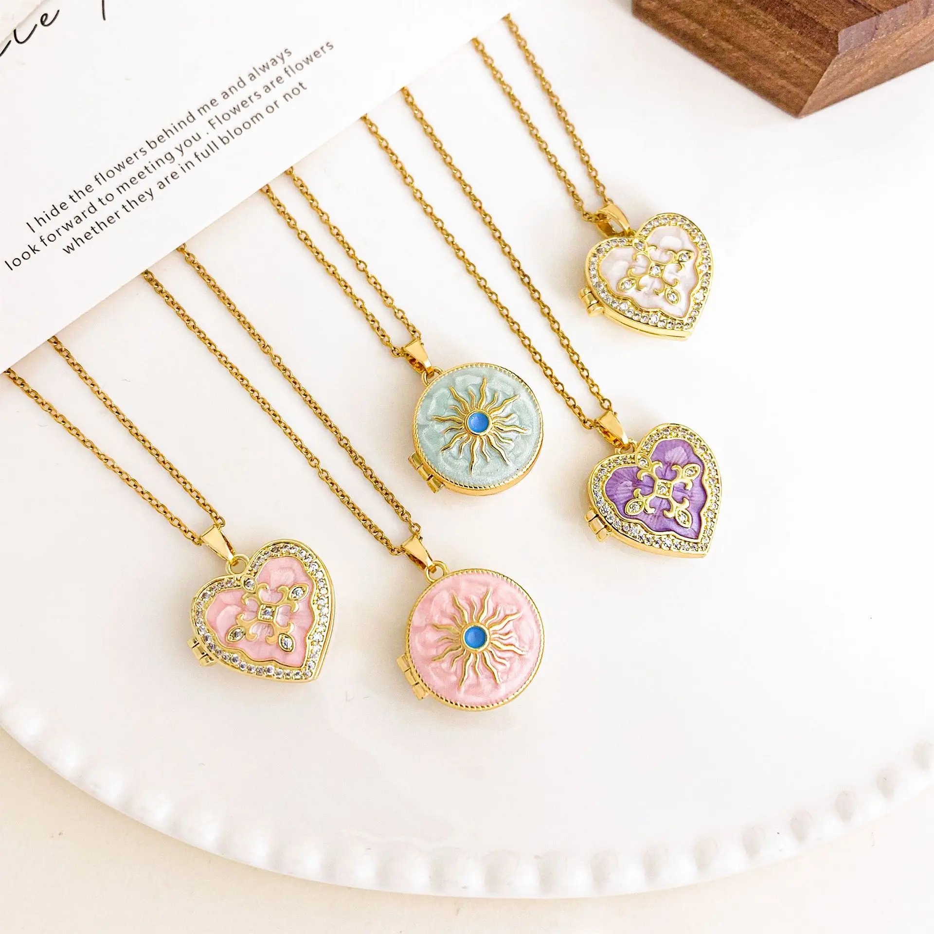 

Women Heart Photo Locket Pendant Necklace Unique Light Luxury High-End Non-Fading Jewelry Accessory