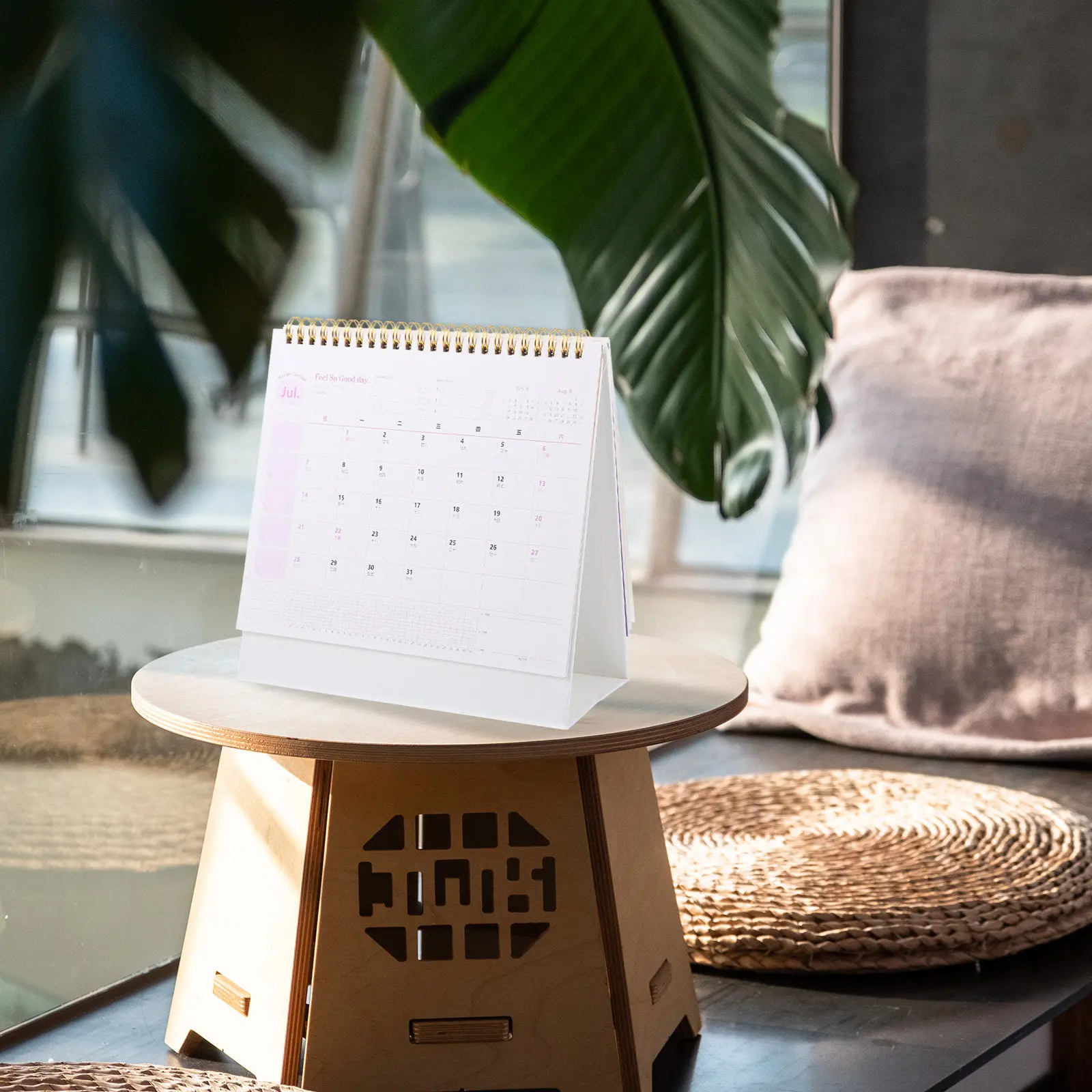 

Desk Calendar 2024 Paper Material Sturdy Binding Flip Calendar for Desk Office Home Desktop Decor Home Furnishing Decor