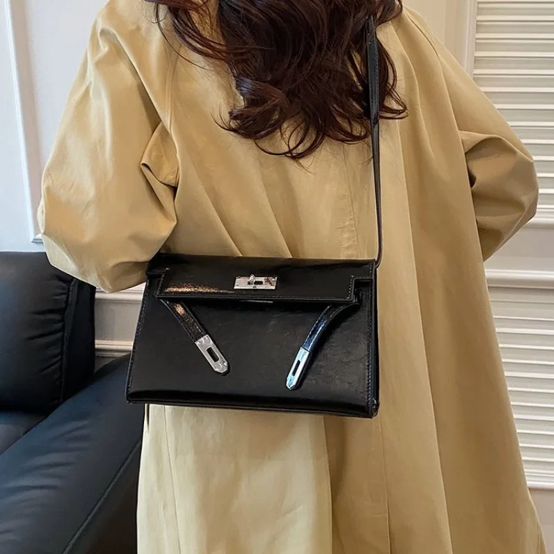 

Glamorous Underarm Bag Office Commuting Daily Work 2025 New Model Exquisite Sleek Sophisticated Elegant Practical Fashionable