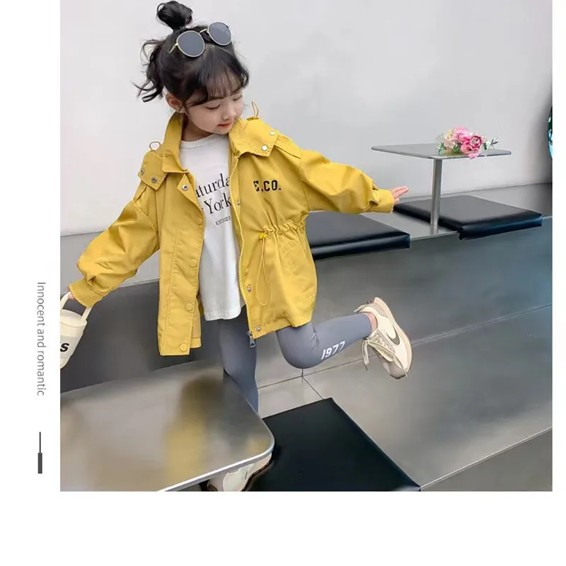 Girls' Outerwear Spring and Autumn 2024 New Spring Clothing Children's Mid Length Hooded Windbreaker Baby Casual Top