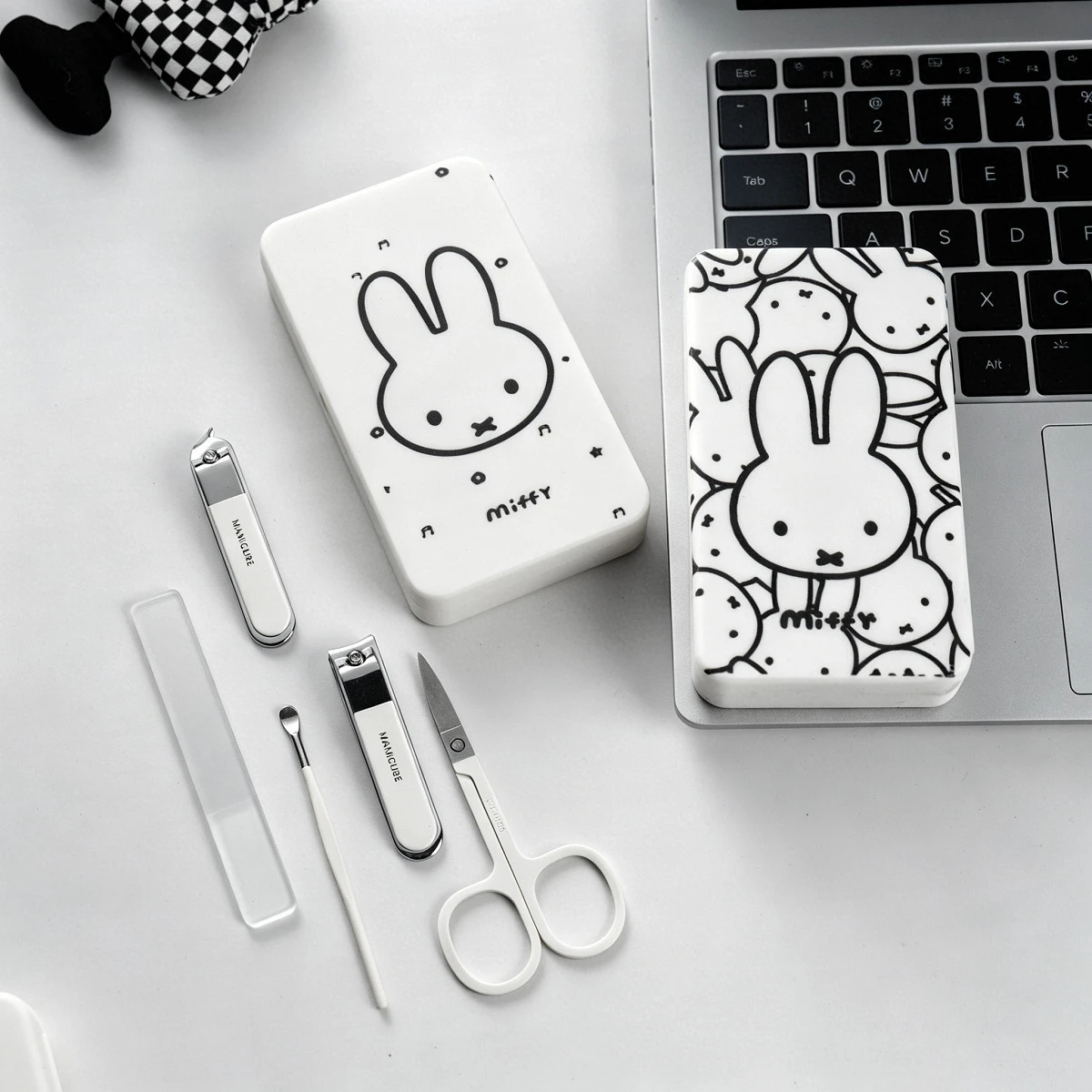 Cute White Rabbit Cartoon Nail - Model Kit Tools review and price