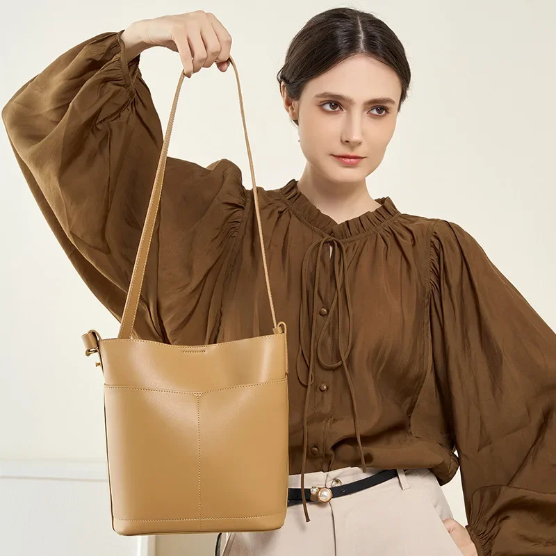 

Large Capacity 2024 New Genuine Leather Women's Bag Fashionable and Versatile Atmosphere Work Armpit Crossbody Women's Bag