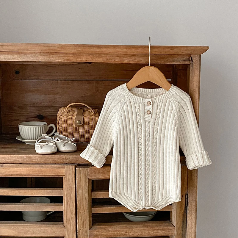 جديد خريف وشتاء 2025 سترة محبوكة للأطفال البنات رومبير لحديثي الولادة بأكمام طويلة بدلة متينة 0-24 متر ملابس أطفال محبوكة