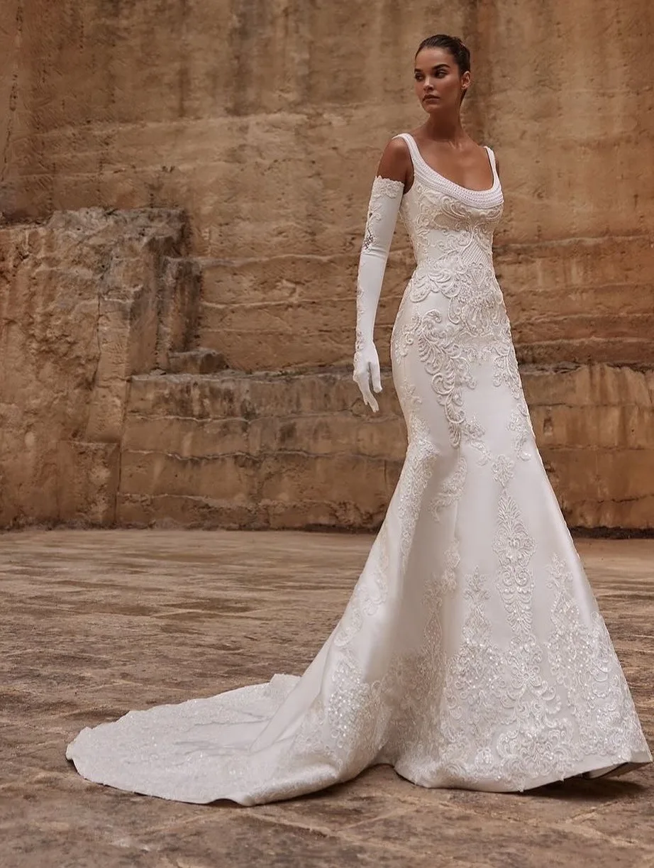 Abiti da sposa eleganti a sirena per le donne Abito senza maniche con scollo rotondo Applicazioni di perle Abito personalizzato con strascico senza schienale
