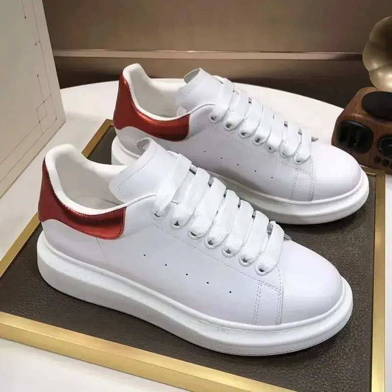 Sapatilhas de couro com renda para homens e mulheres, sapatos casuais luxuosos de camurça veludo preto e branco, sapato designer de moda