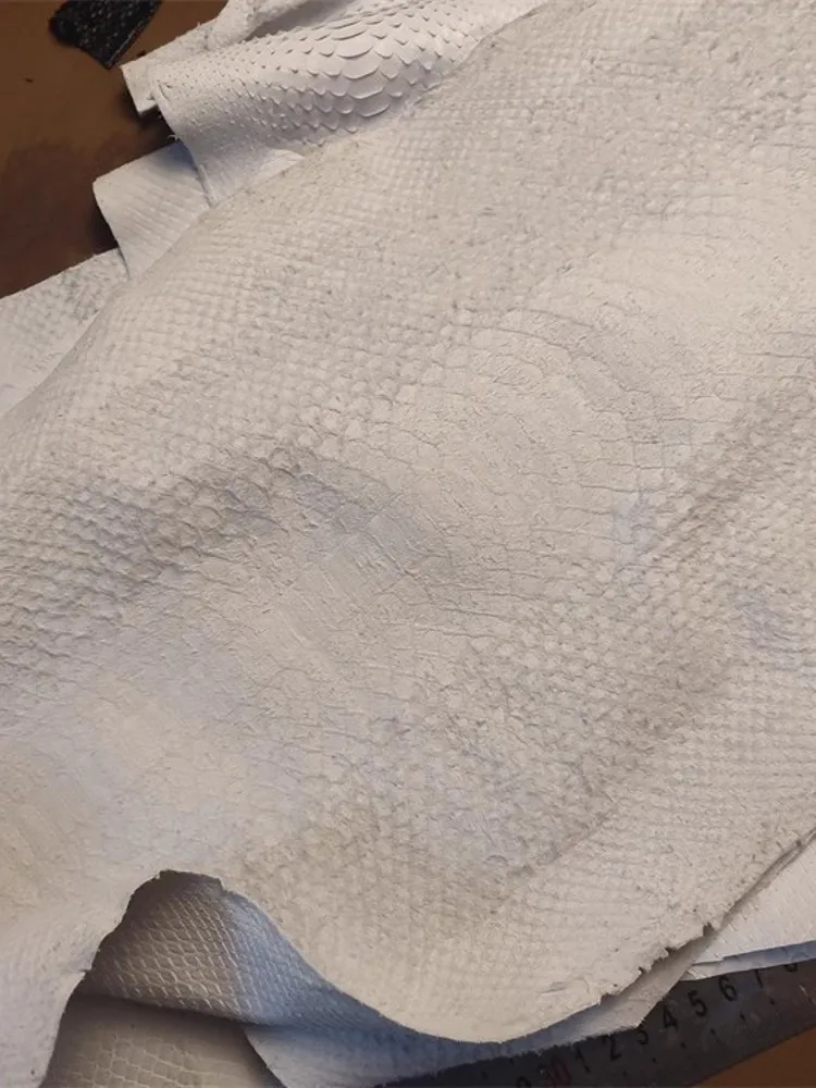 Tkanina ze skóry białej pitonów do portfela DIY, materiał ze skóry naturalnej, nowy kolor, kawałek skóry do rękodzieła, miękki dodatek ze skóry.