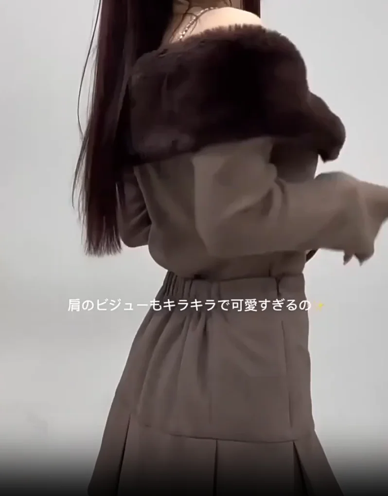 

Вязаный свитер в японском стиле для женщин, двусторонние съемные меховые лоскутные короткие милые женские топы с открытыми плечами и длинными рукавами